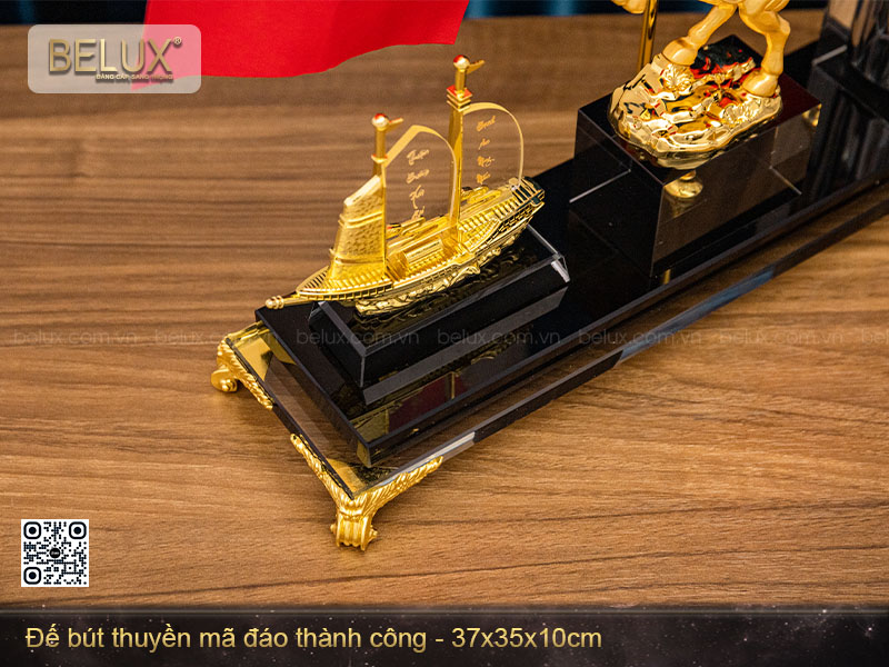 Đế bút thuyền mã đáo thành công