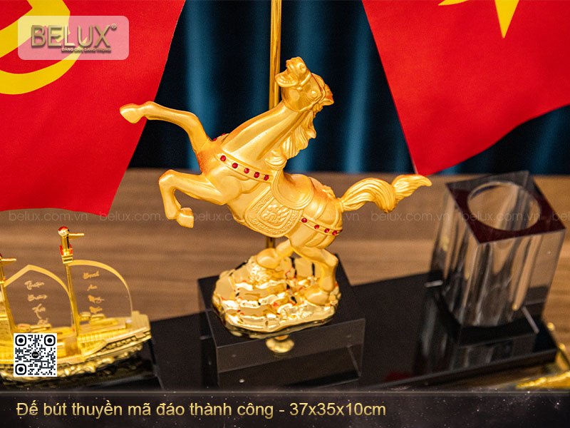 Đế bút thuyền mã đáo thành công