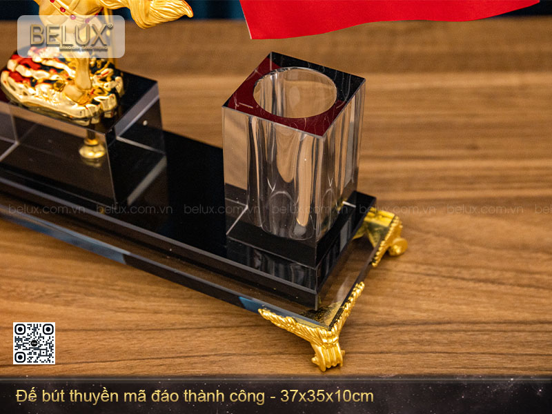 Đế bút thuyền mã đáo thành công
