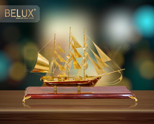 Mô Hình Thuyền Buồm Mạ Vàng 24k 90x60x30cm