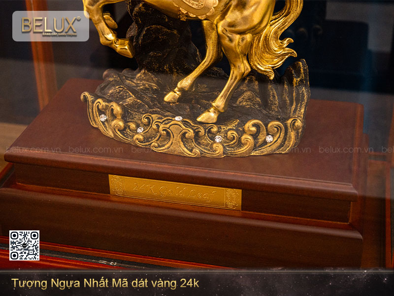 tuong-ngua-nhat-ma-dat-vang-24k-chi-tiet