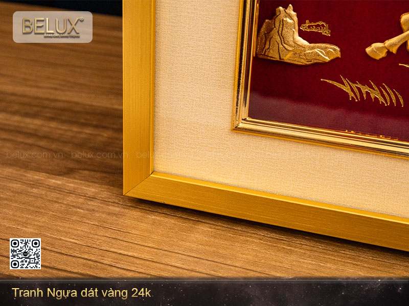 khung-tranh-ngua-vang-25x30cm-dat-vang-24k