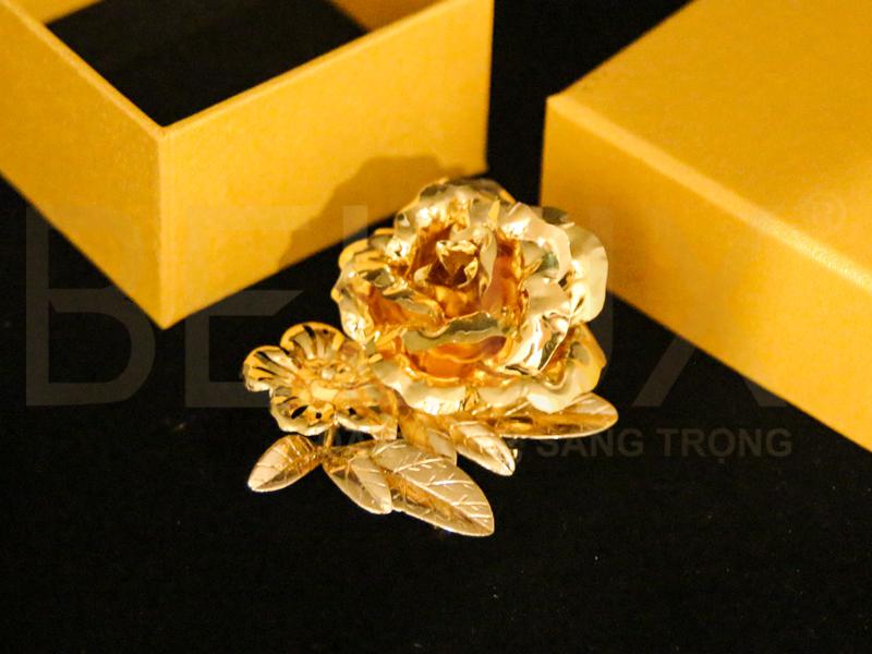 Cài Áo Hoa Hồng Mạ Vàng