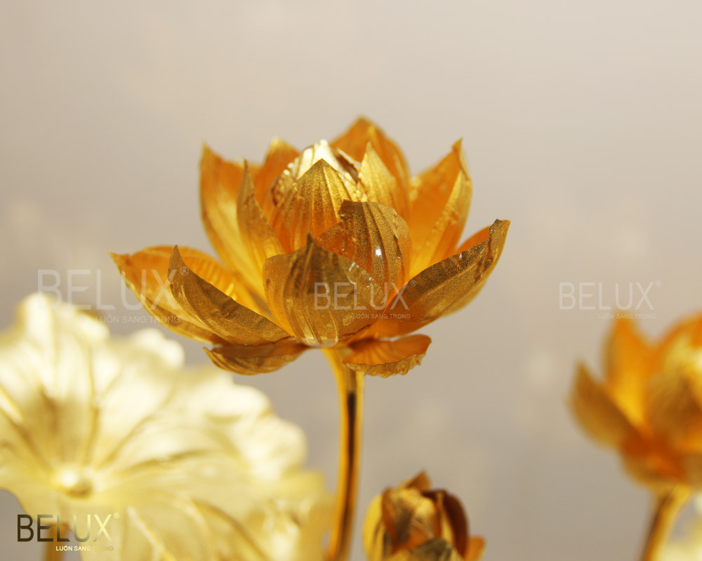 Hồ hoa sen dát vàng 24K 18 nhánh