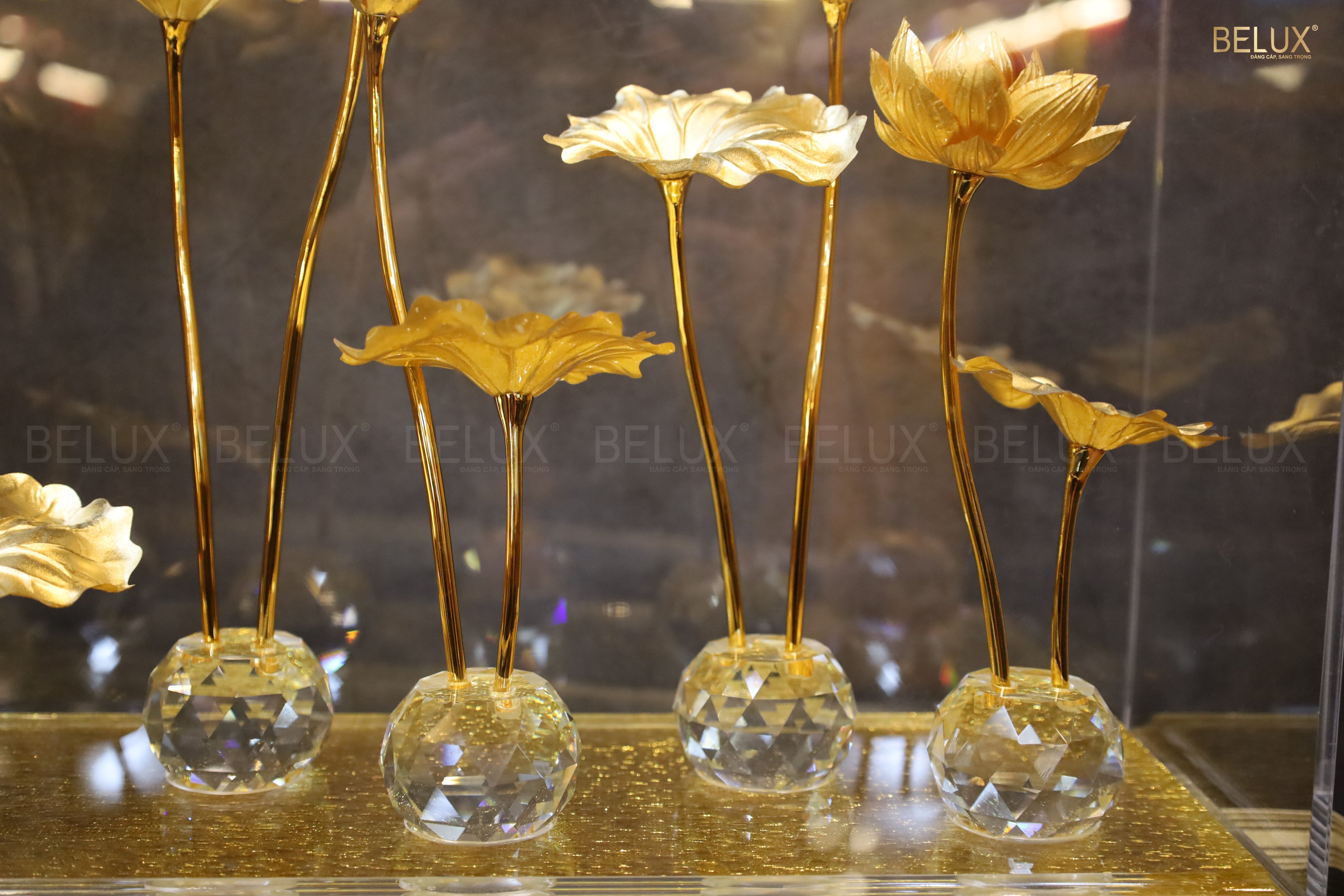Hồ hoa sen dát vàng 24K 12 nhánh