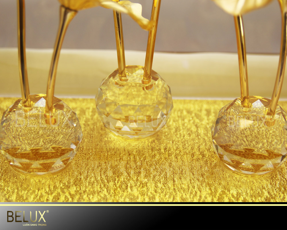 Hồ hoa sen dát vàng 24K 18 nhánh