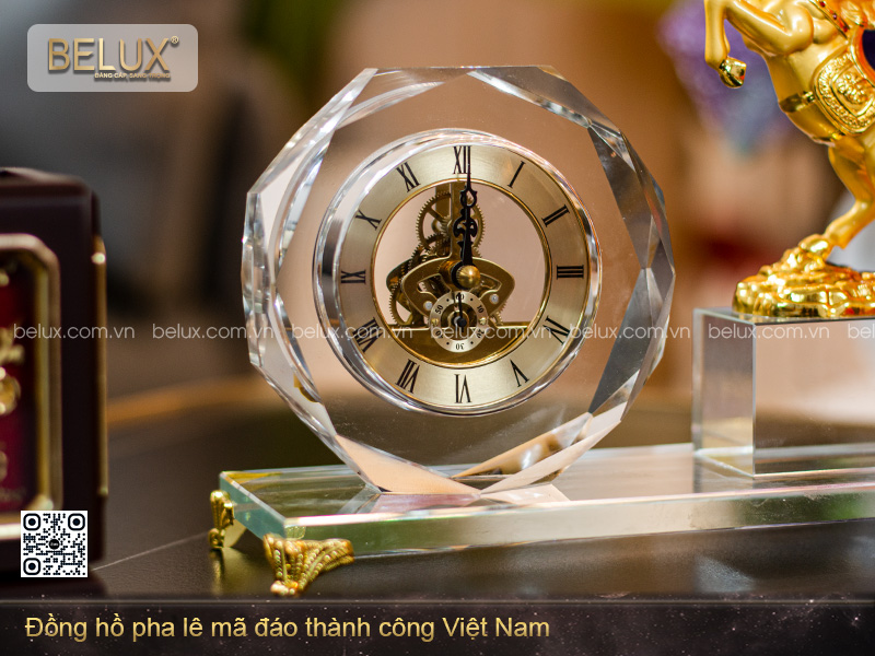 Đồng Hồ Pha Lê Mã Đáo Thành Công Việt Nam Mạ Vàng