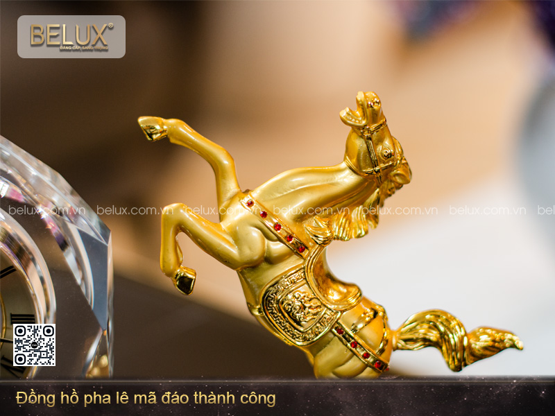 Đồng Hồ Pha Lê Mã Đáo Thành Công Mạ Vàng