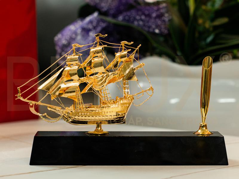 Đế Bút Thuận Buồm Xuôi Gió Mạ Vàng 24k Mẫu 2