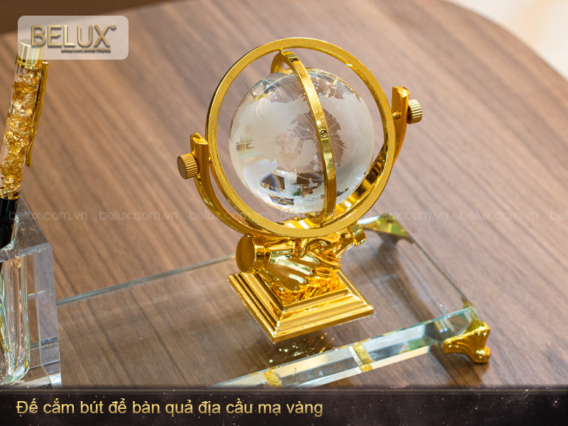 Đế cắm bút để bàn quả địa cầu mạ vàng