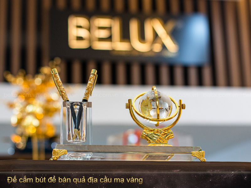 Đế cắm bút để bàn quả địa cầu mạ vàng
