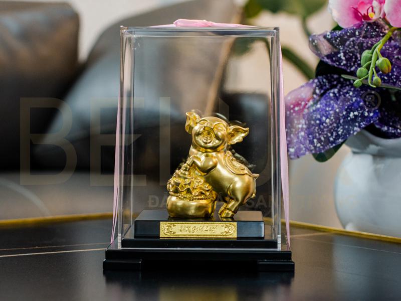Tượng heo ôm hũ vàng dát vàng 24K