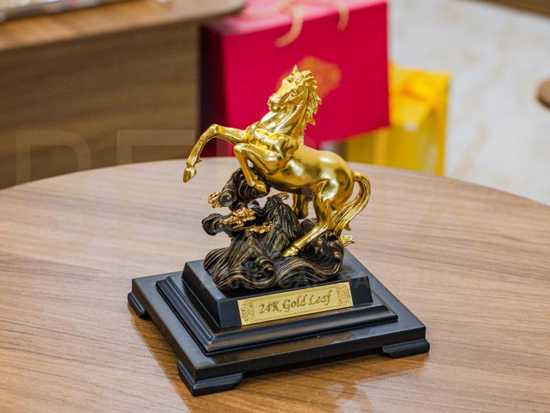 Tượng Ngựa phong thủy dát vàng 24k