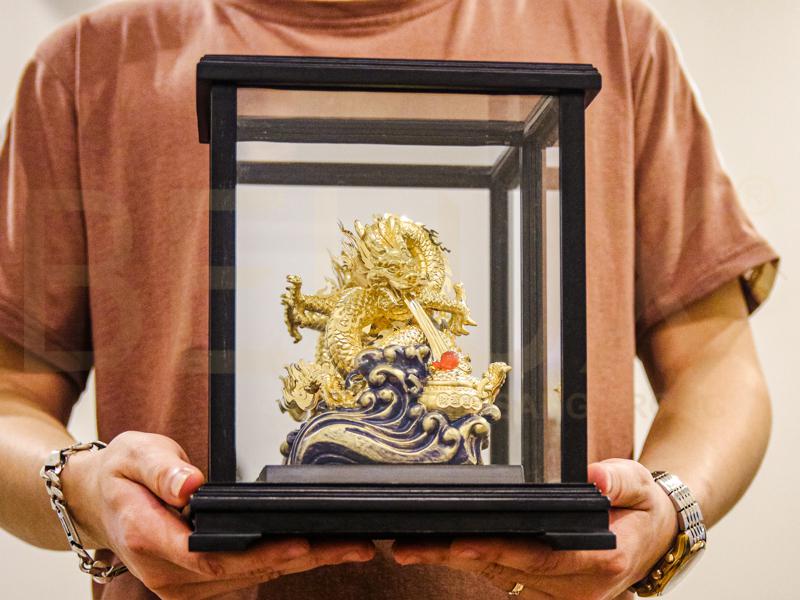 Tượng rồng nhả ngọc dát vàng 24k
