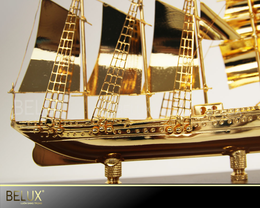 Mô Hình Thuyền Buồm Mạ Vàng 24k-Mẫu 06