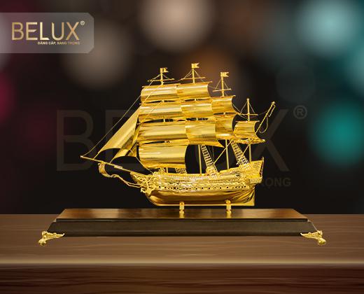 Thuyền Buồm Phong Thủy Mạ Vàng-Mẫu 07