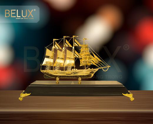 Mô Hình Thuyền Buồm Mạ Vàng 24k-Mẫu 06