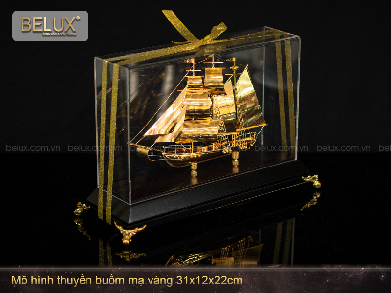Mô hình thuyền buồm mạ vàng 24K – Mẫu 04