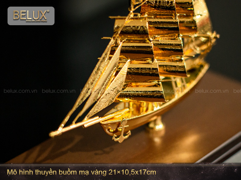 Mô hình thuyền buồm mạ vàng mẫu 09
