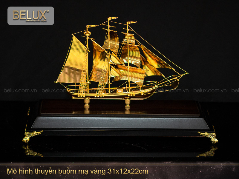 Mô hình thuyền buồm mạ vàng 24K – Mẫu 04