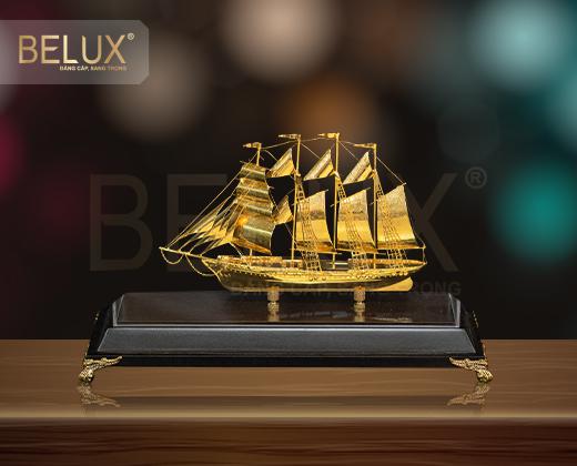 Mô Hình Thuyền Buồm Mạ Vàng 24K- Mẫu 03 ( Cỡ Trung)
