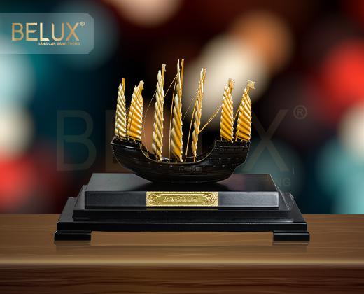 Thuyền Buồm Phong Thuỷ Dát Vàng 24k 24.5×15.5×19cm