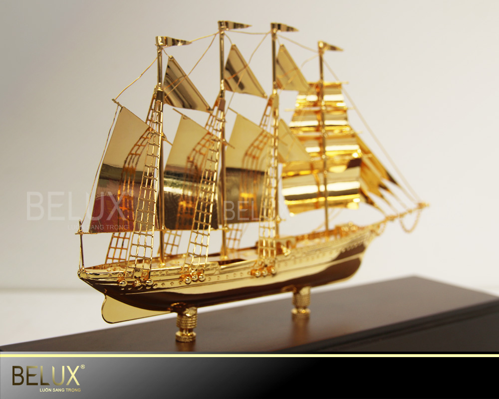 Mô Hình Thuyền Buồm Mạ Vàng 24k-Mẫu 06