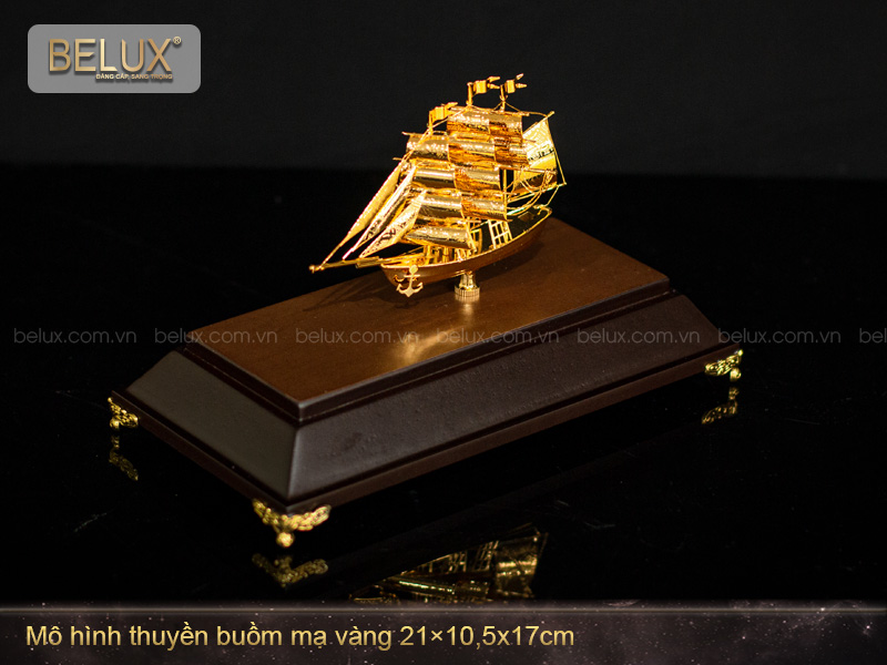 Mô hình thuyền buồm mạ vàng mẫu 09