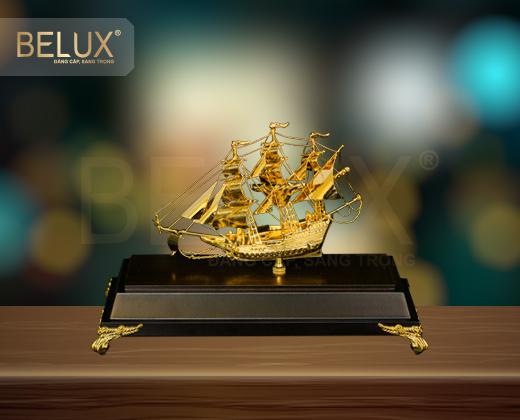 Mô Hình Thuyền Buồm Mạ Vàng 24k Mẫu 12