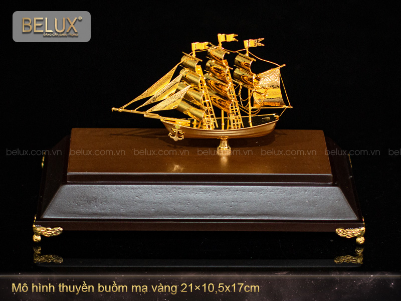 Mô hình thuyền buồm mạ vàng mẫu 09