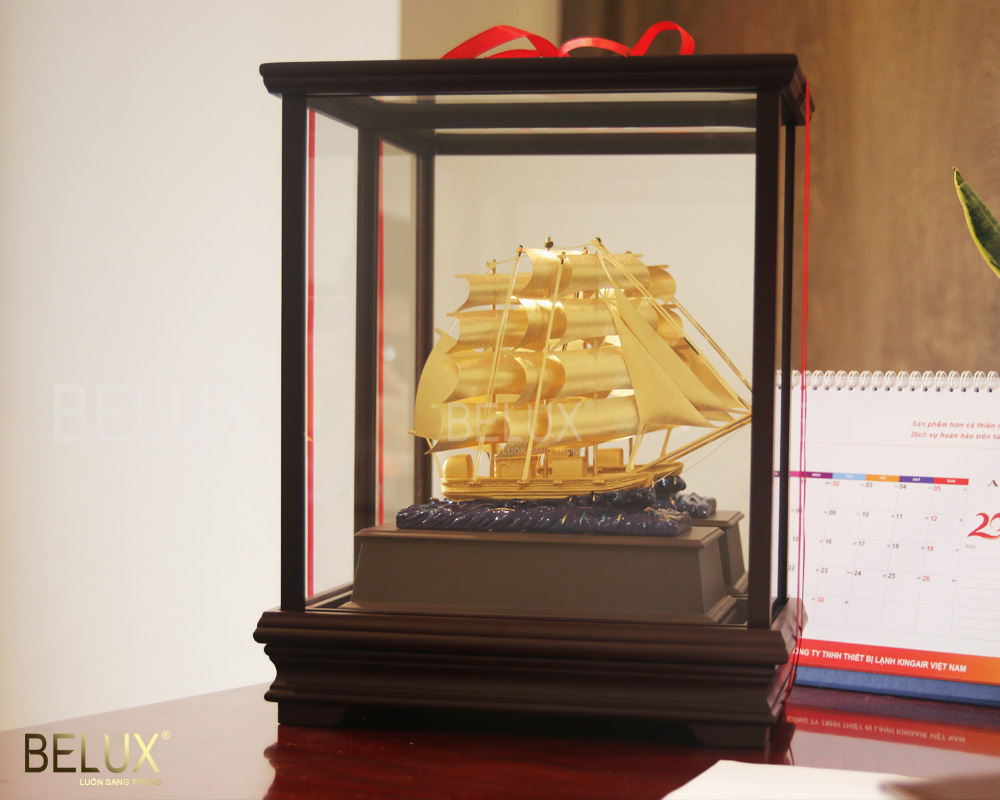 Mô Hình Thuyền Buồm Dát Vàng 24k-Mẫu 01