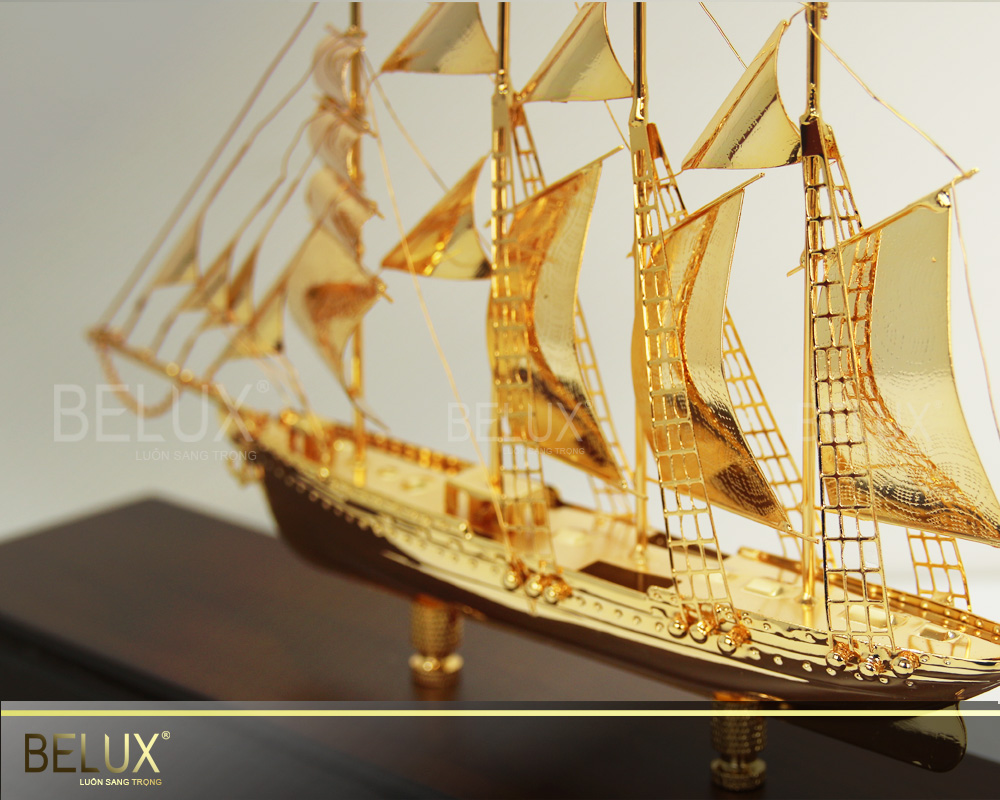 Mô Hình Thuyền Buồm Mạ Vàng 24k-Mẫu 06