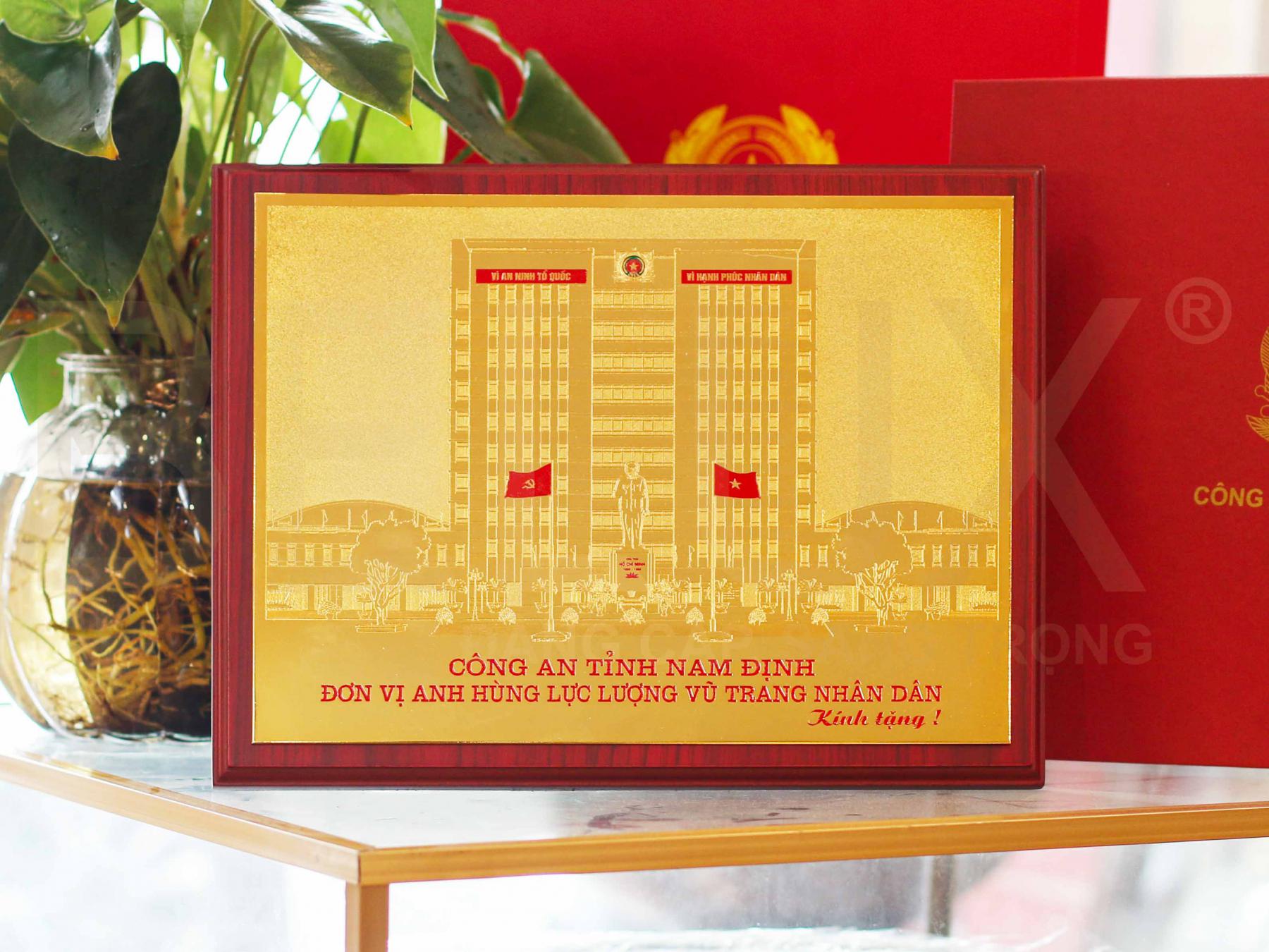 Lô tranh đồng Toà nhà công an tỉnh Nam Định mạ vàng 24k