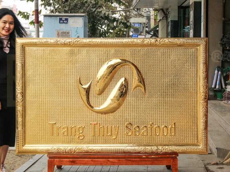 Tranh Logo mạ vàng 24k 1m76 x 1m07 Thiết kế theo yêu cầu