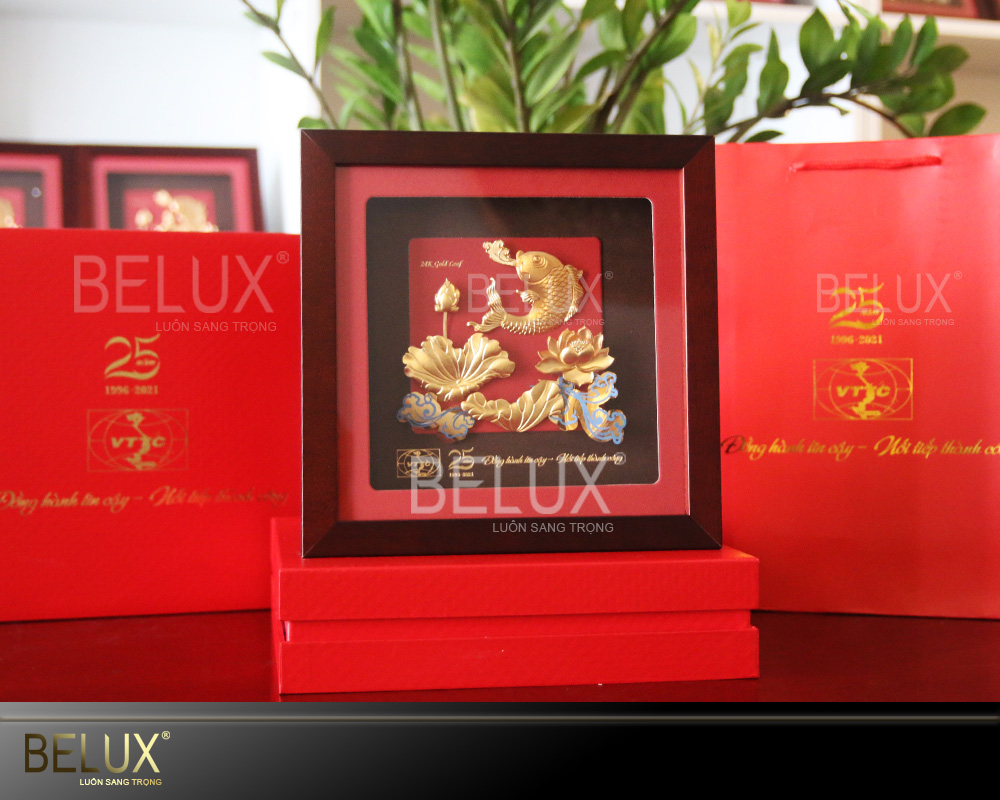 Lô tranh quà tặng Cá chép hóa rồng dát vàng 24k theo đơn đặt hàng