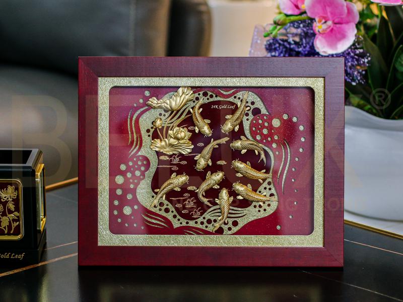 Tranh Cửu Ngư Quần Hội Dát Vàng 24k Nền Đỏ