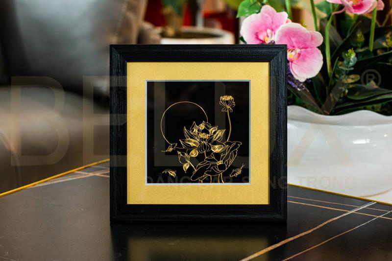 Tranh Sen Bằng Bạc Mạ Vàng 24k 25x25cm