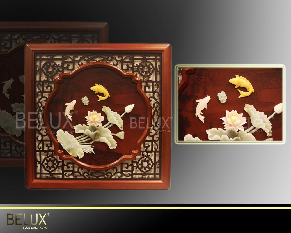 Tranh đá quý thạch anh Song ngư cát hạnh khung vuông 60x60cm