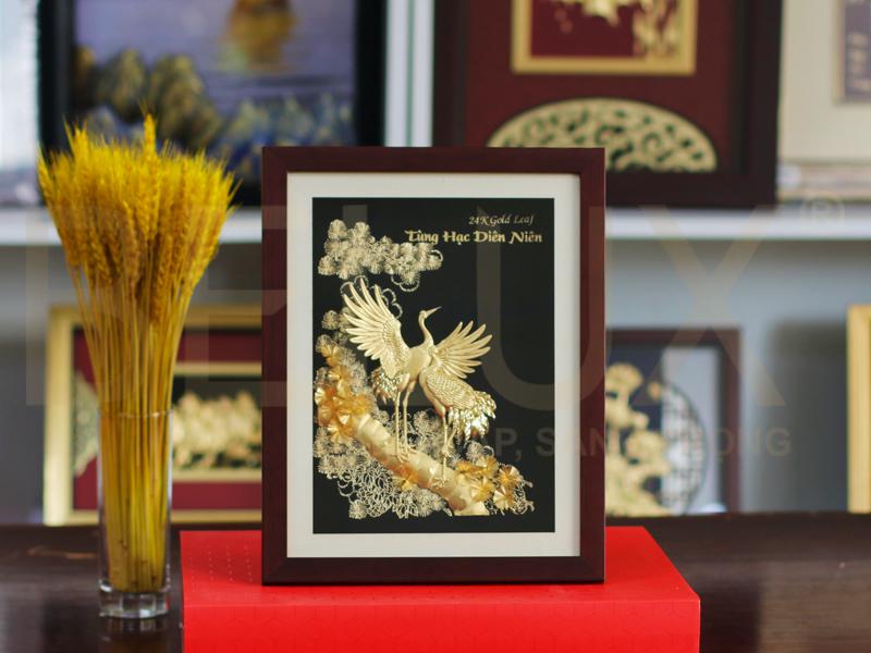 Tranh Tùng Hạc diên niên dát vàng 24k 32x25cm