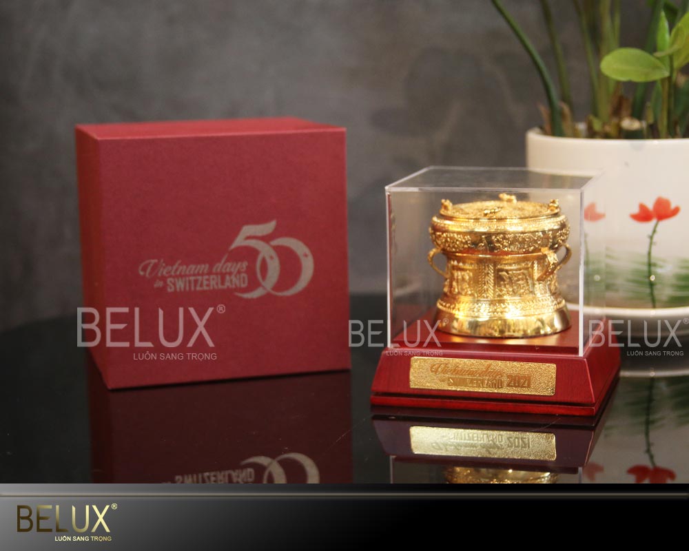 Lô trống đồng ĐK 8cm mạ vàng 24k kỷ niệm 50 năm quan hệ Việt Nam Thuỵ Sĩ