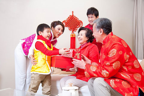 Quà Tặng Mạ Vàng – Xu Hướng Tặng Quà Ngày Tết Của Người Việt