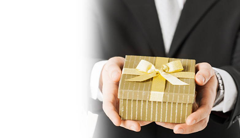 TOP Những Món Quà Tặng Sếp Nam Và Những Điều Cần Biết