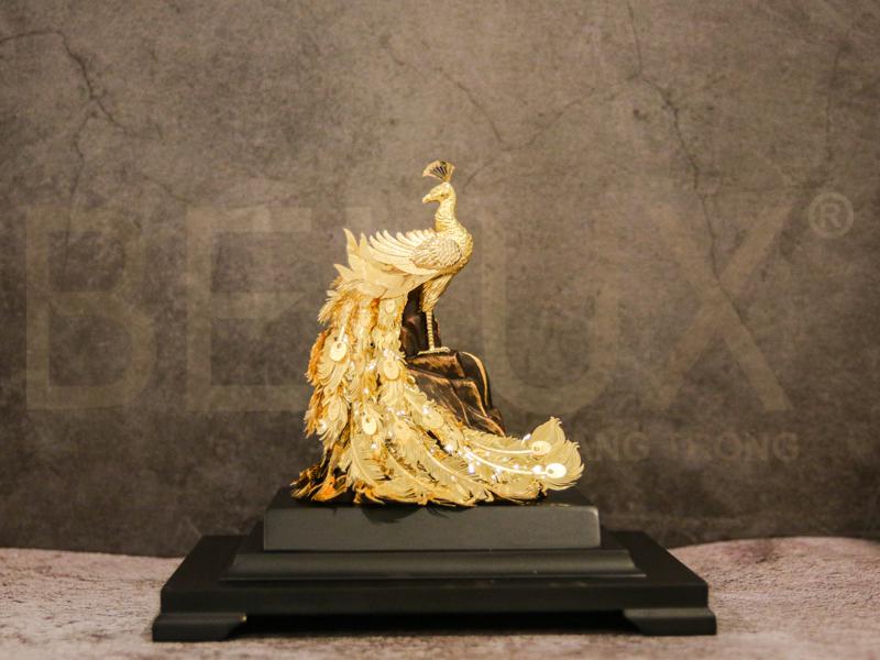 Tượng chim công dát vàng 24K (20x16x24cm)
