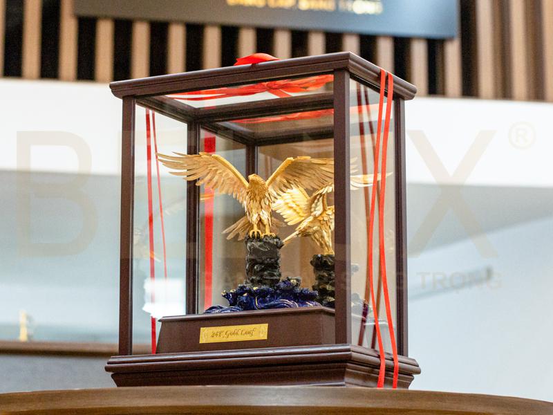 Tượng Đại Bàng tung cánh dát vàng 24k