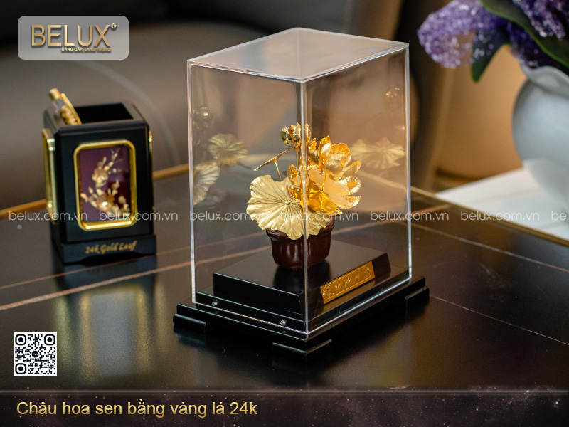 Chậu hoa sen bằng vàng lá 24k