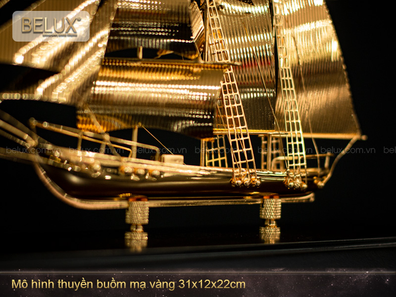 Mô hình thuyền buồm mạ vàng 24K – Mẫu 04