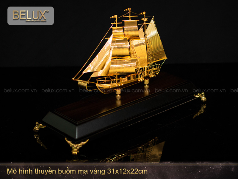 Mô hình thuyền buồm mạ vàng 24K – Mẫu 04