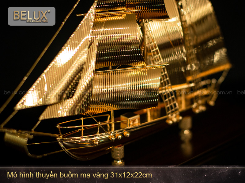 Mô hình thuyền buồm mạ vàng 24K – Mẫu 04